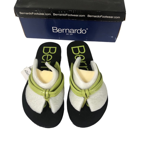 NWT Bernardo Lime Patent Daytona Arch Support Flip Flops Sandals 7 - Picture 1 of 6